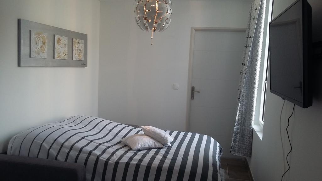 Appartement La Pomme D'Or L'Isle-sur-la-Sorgue Bagian luar foto