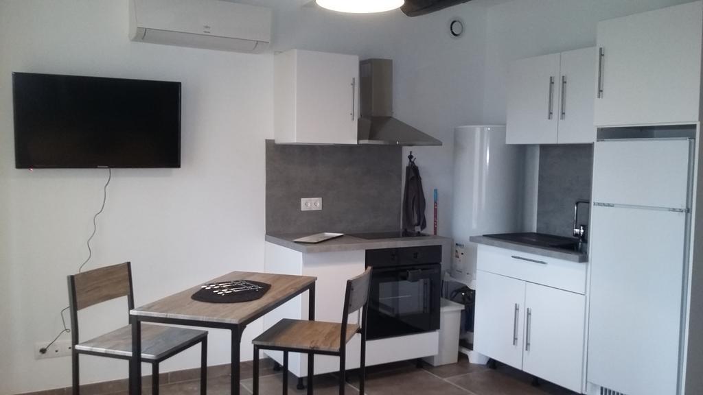 Appartement La Pomme D'Or L'Isle-sur-la-Sorgue Bagian luar foto