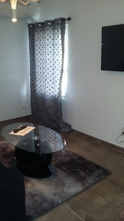 Appartement La Pomme D'Or L'Isle-sur-la-Sorgue Bagian luar foto